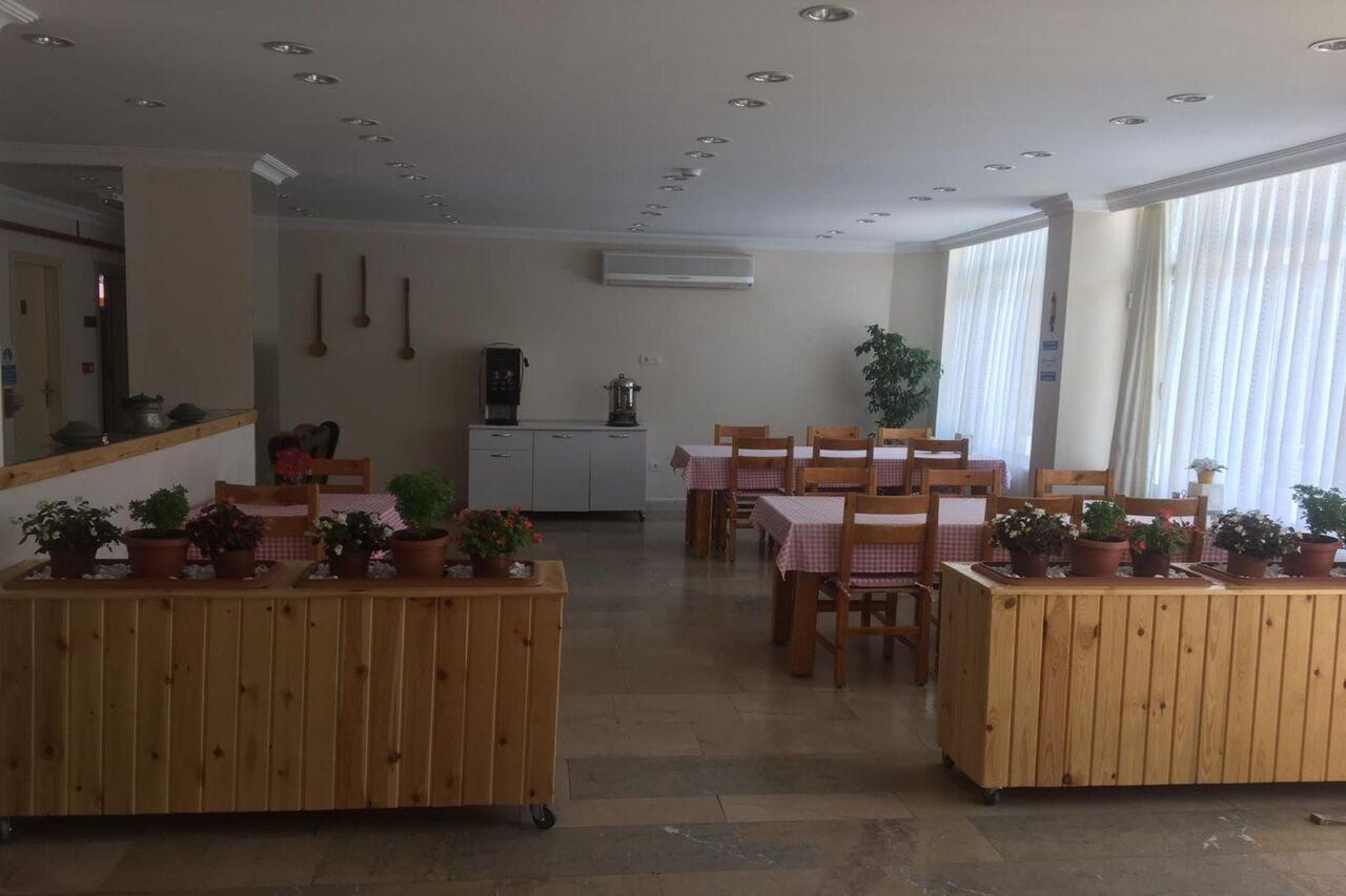 Uenver Hotel Adana Exteriör bild