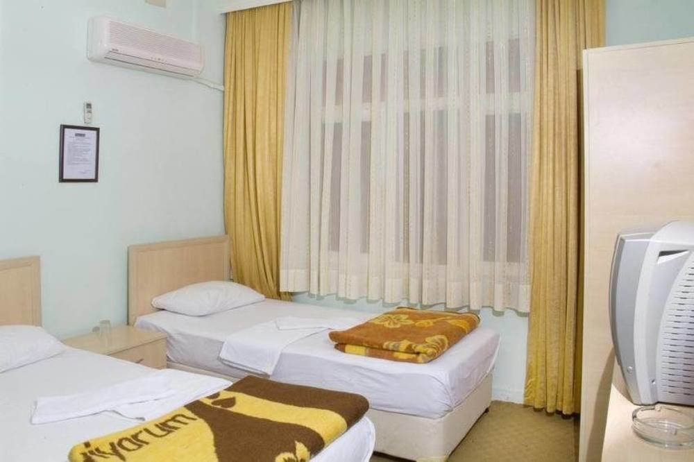 Uenver Hotel Adana Exteriör bild