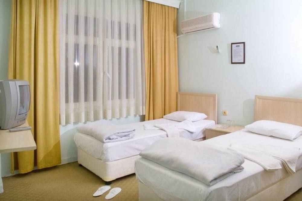 Uenver Hotel Adana Exteriör bild