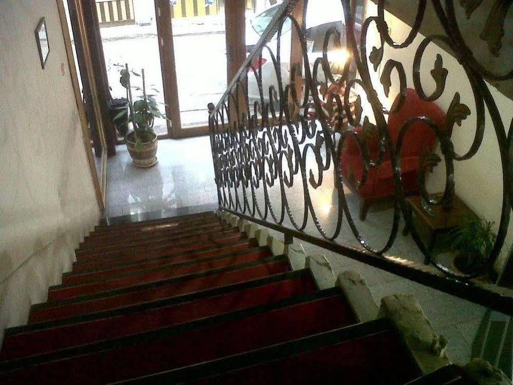 Uenver Hotel Adana Exteriör bild