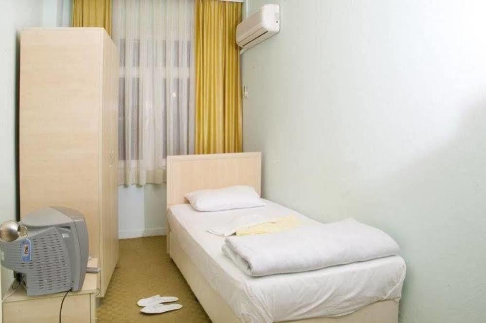 Uenver Hotel Adana Exteriör bild