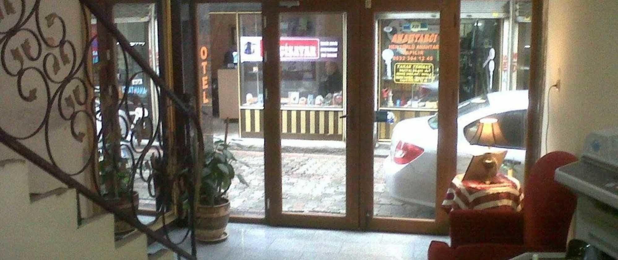 Uenver Hotel Adana Exteriör bild